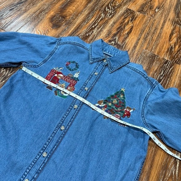 Vintage Women's M Christmas Embroidered Denim Chambray Shirt Top Bears Tree Med - Picture 4 of 7